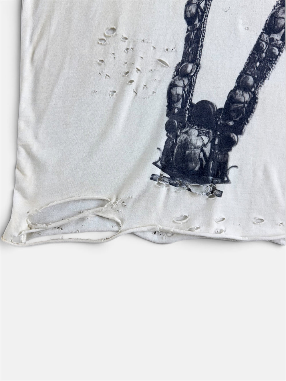 H.A.R 01 DISTRESSED TEE