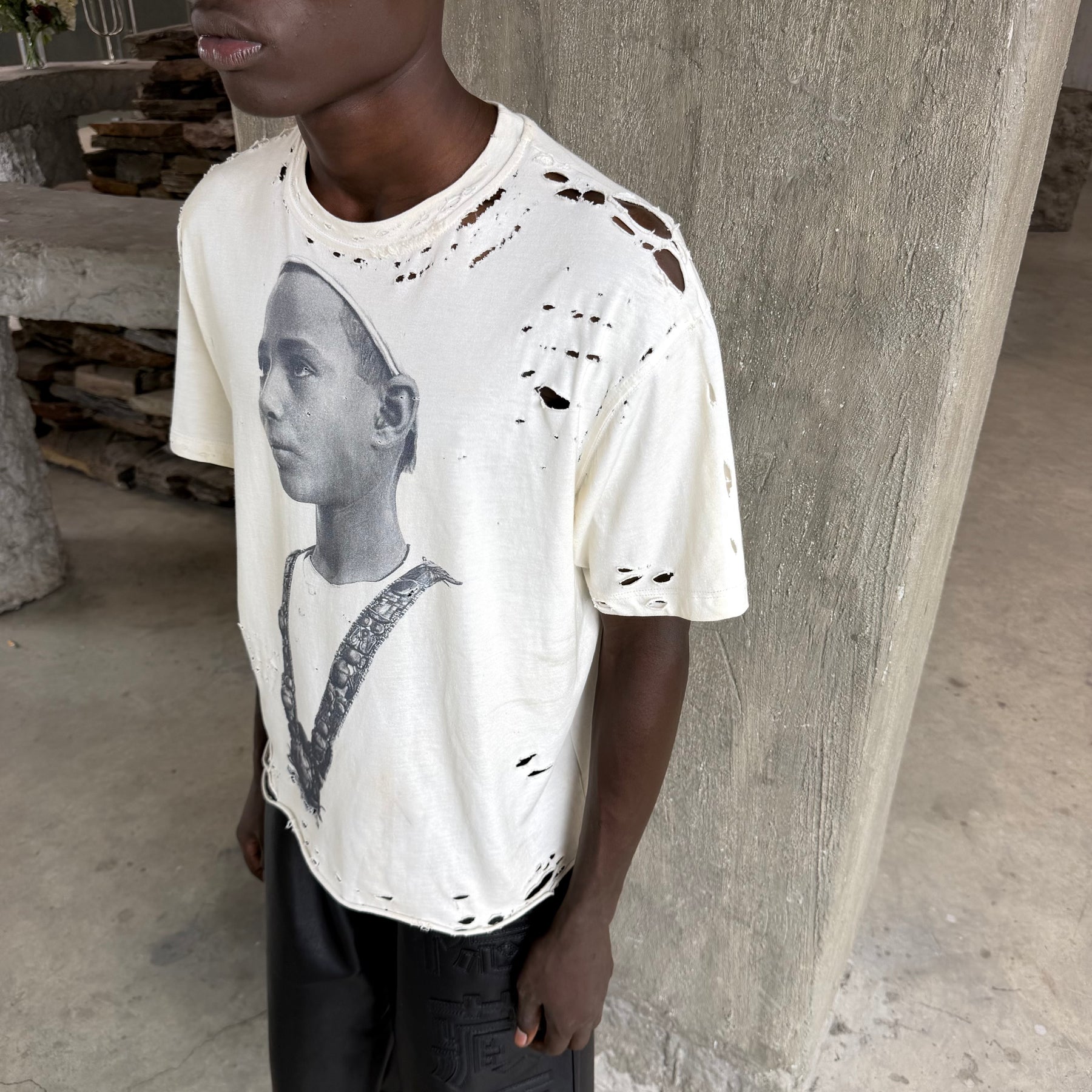 H.A.R 01 DISTRESSED TEE