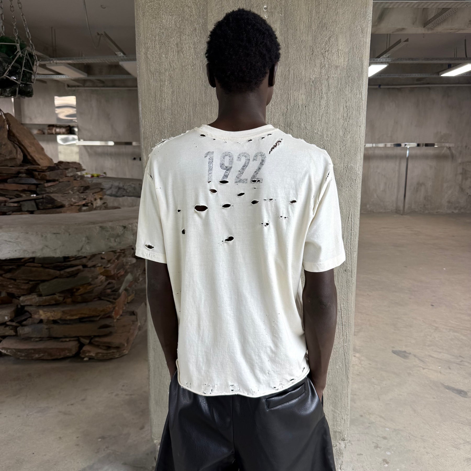 H.A.R 01 DISTRESSED TEE