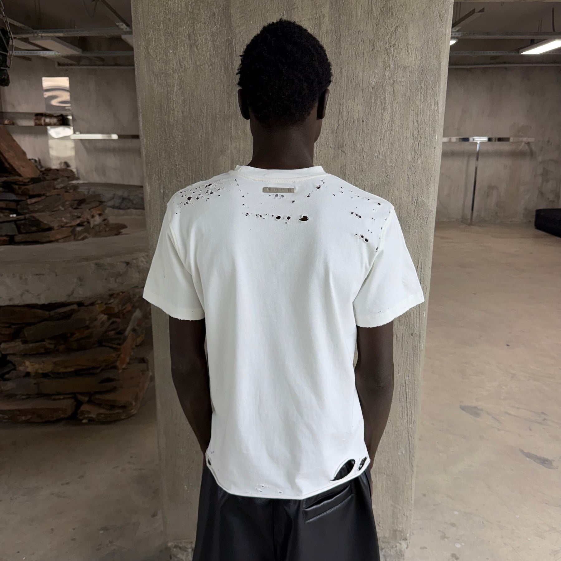 OG DISTRESSED ESSENTIAL TEE