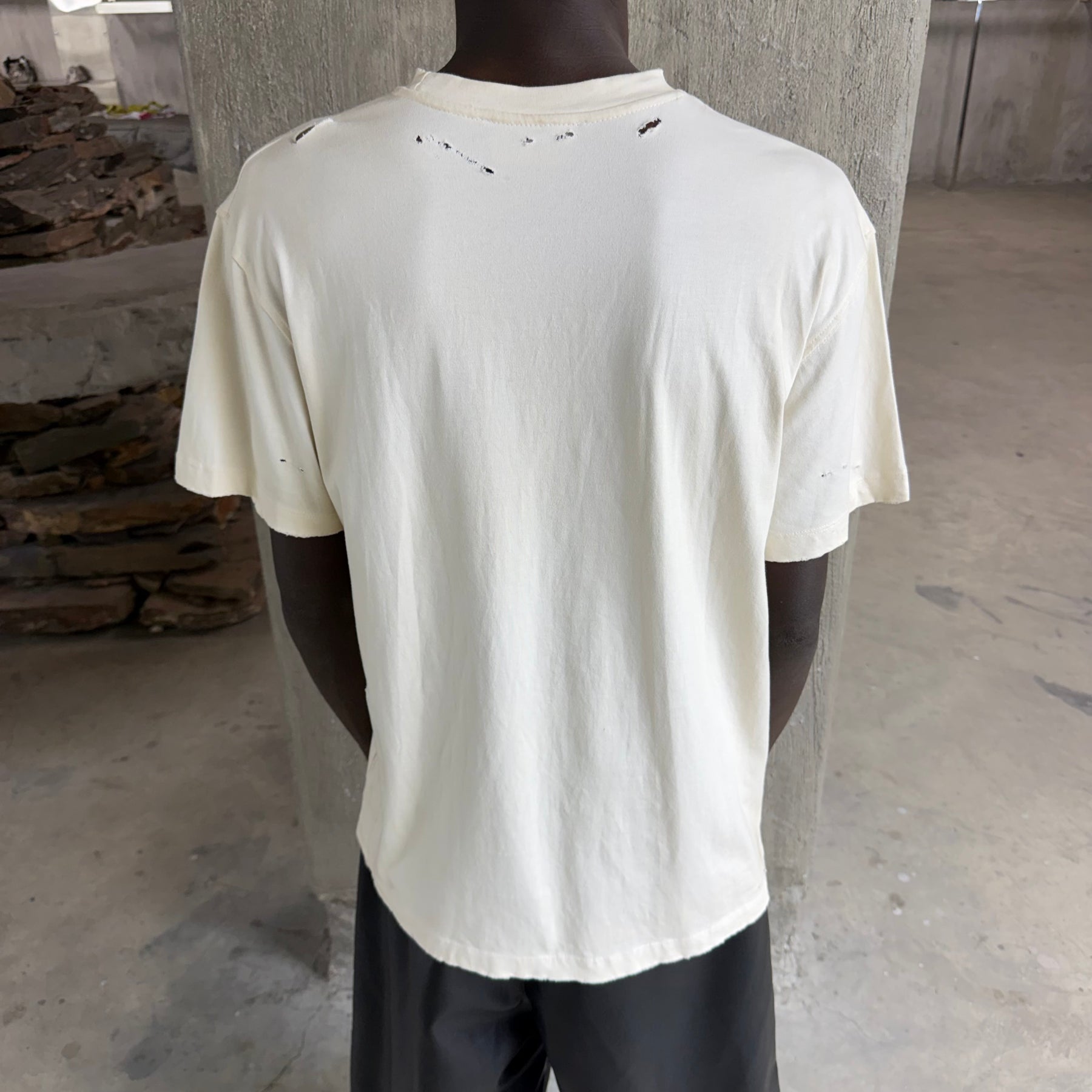 FADED DISTRESSED ESSENTIAL TEE