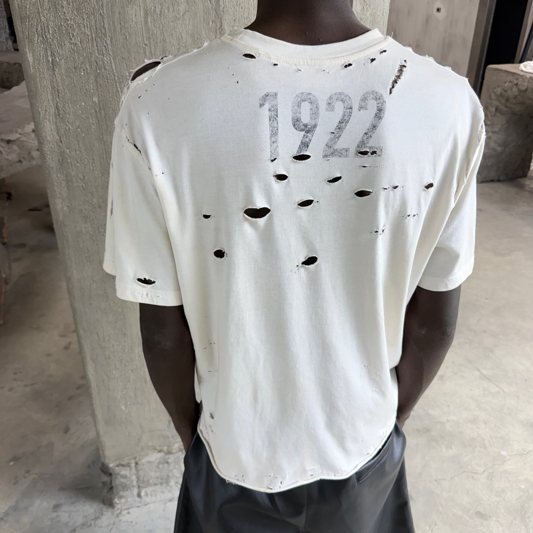 H.A.R 01 DISTRESSED TEE
