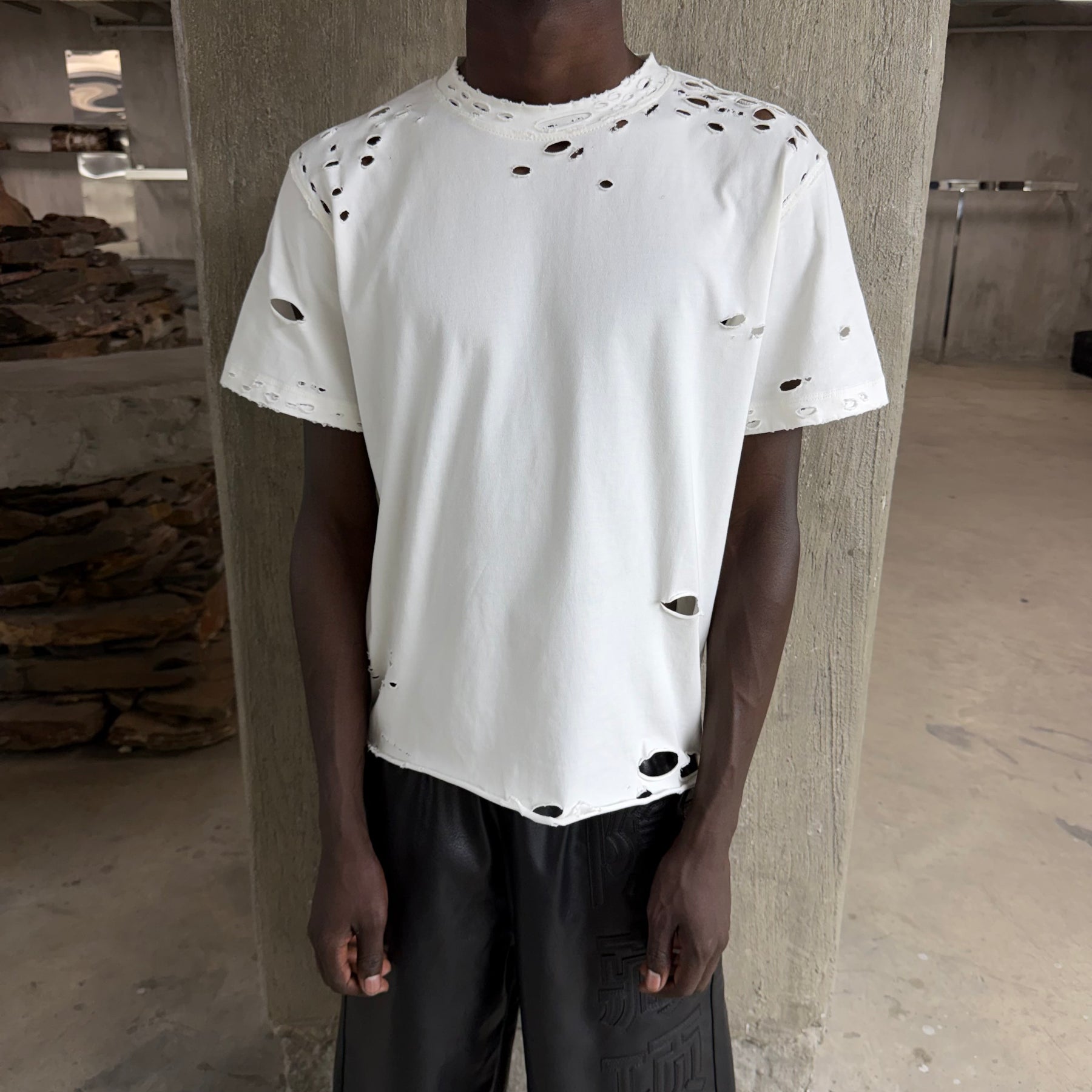 OG DISTRESSED ESSENTIAL TEE