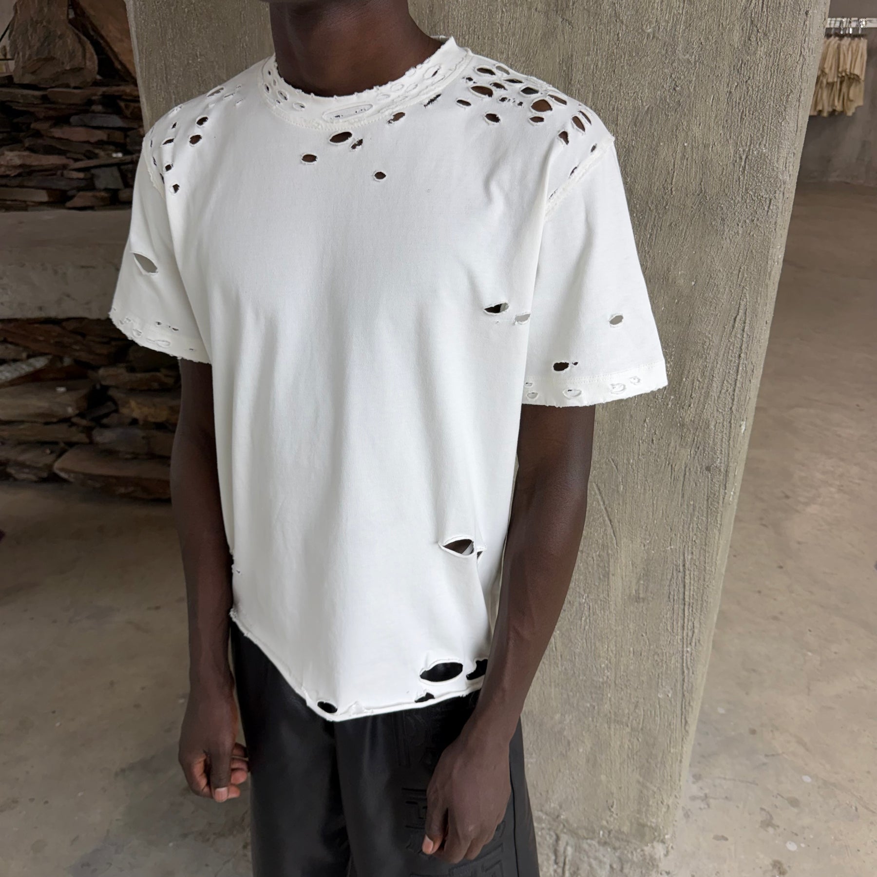 OG DISTRESSED ESSENTIAL TEE
