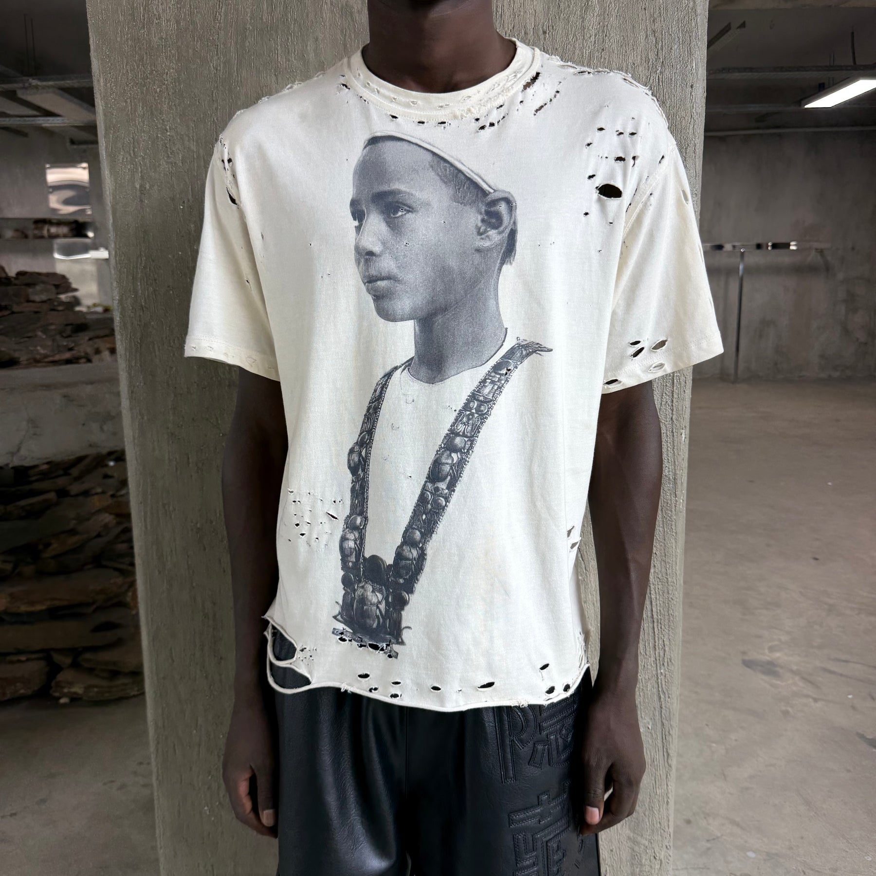 H.A.R 01 DISTRESSED TEE